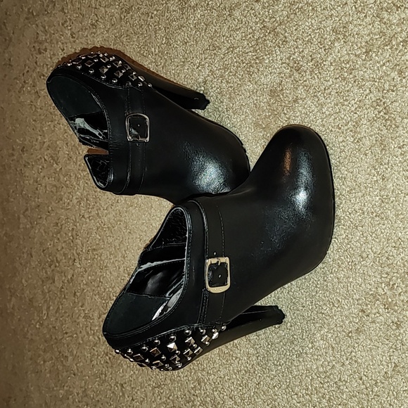 Steve Madden Booties - Picture 1 of 4